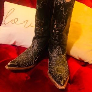 Cowgirl boots, country boho or dancing
